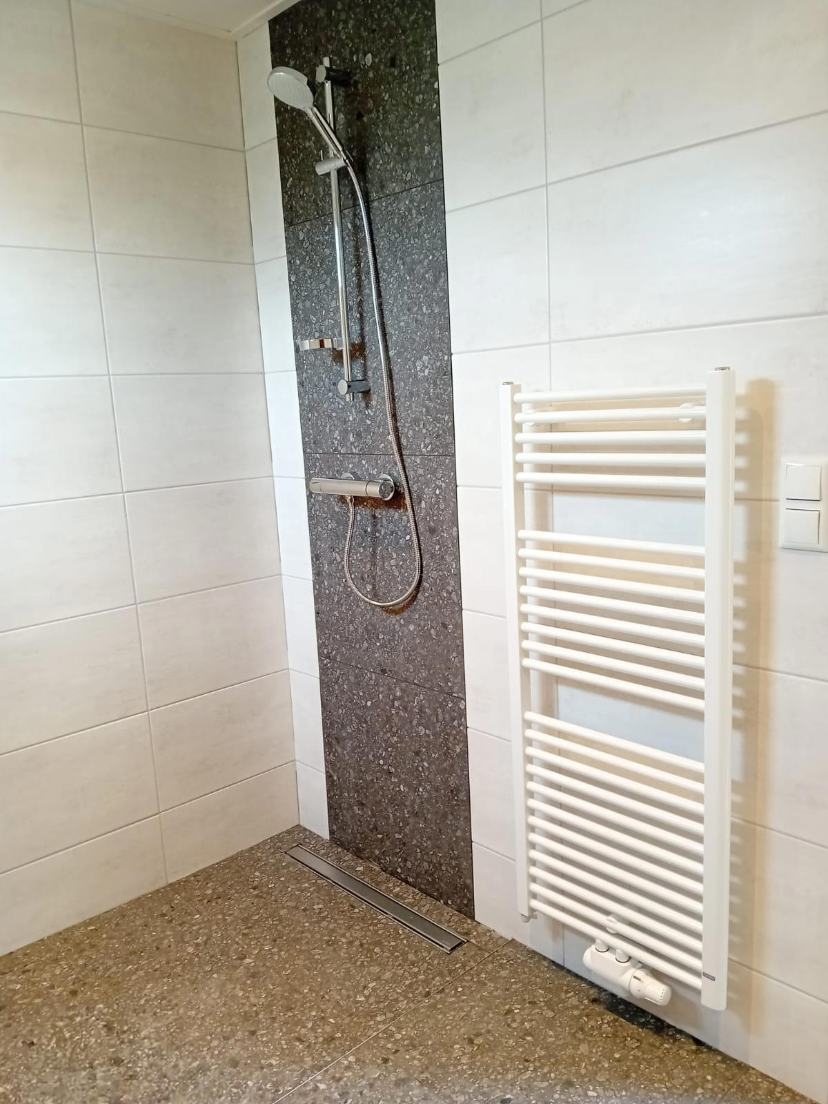 Tegelstrook Achter Douche Stang