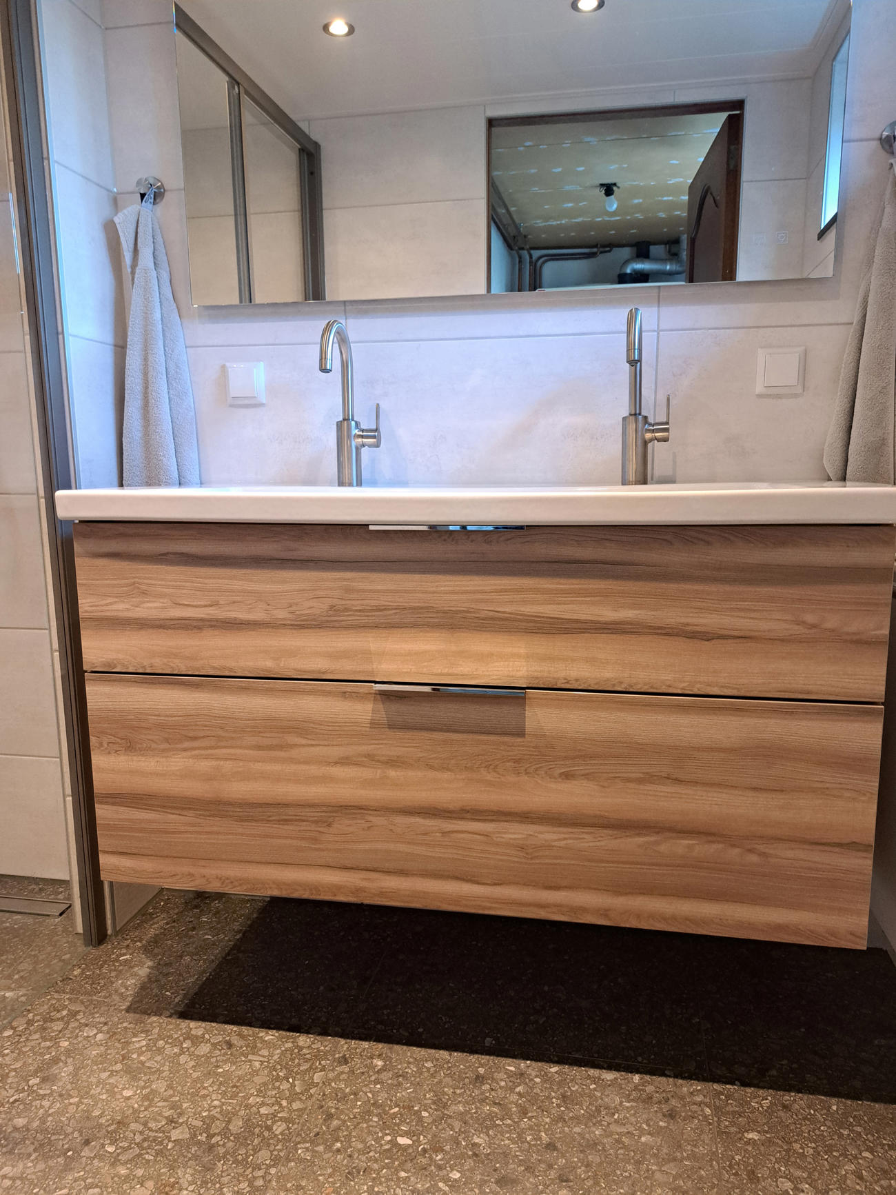 Ruimtelijke luxe met douchewand van muur tot muur